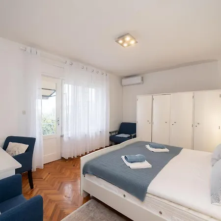 Apartment Hela - Lov512 By Interhome *