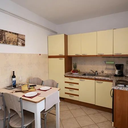 Apartment Hela - Lov512 By Interhome Opatija