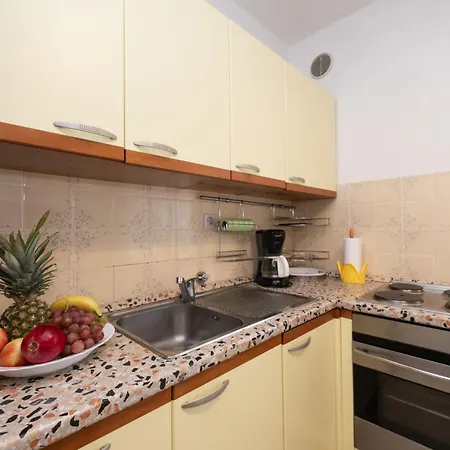 Apartment Hela - Lov512 By Interhome