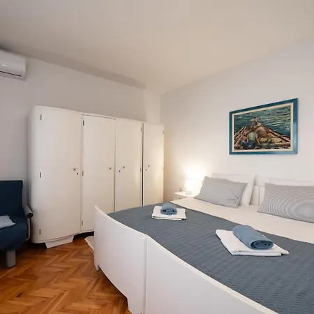 Apartment Hela - Lov512 By Interhome *